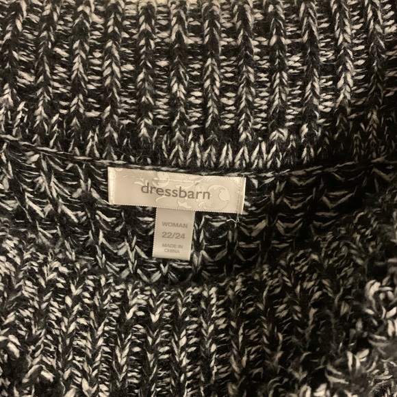 Black and White Sweater - Picture 3 of 4